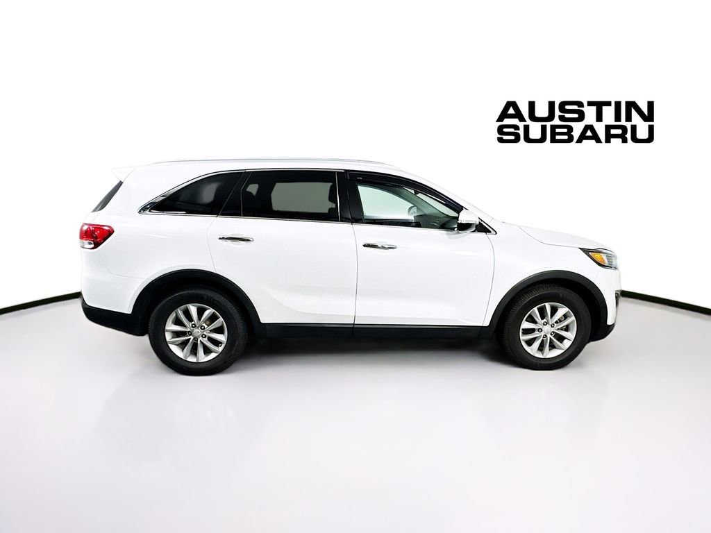 Used 2017 Kia Sorento LX w/ LX Convenience Package image 8