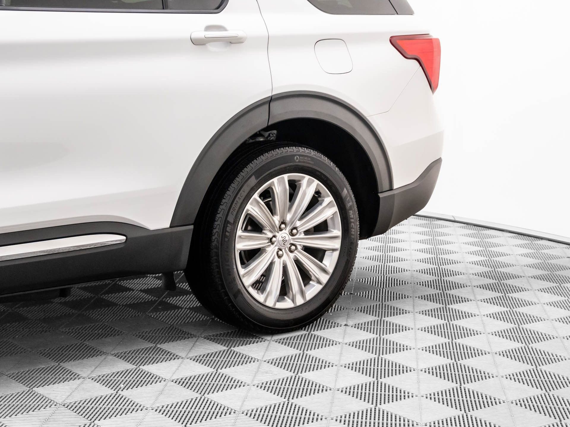 Used 2021 Ford Explorer King Ranch w/ Premium Technology Package image 39