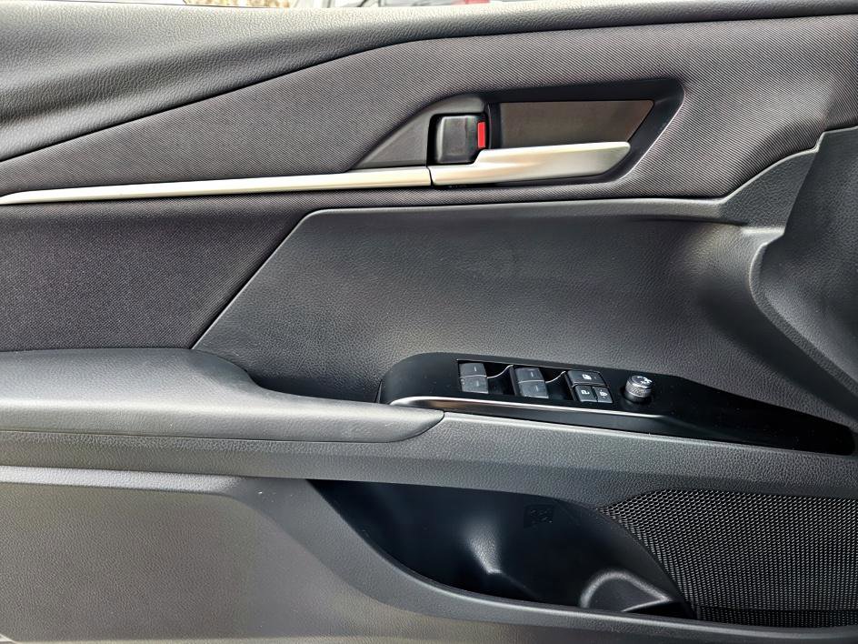 Used 2025 Toyota Camry LE image 31