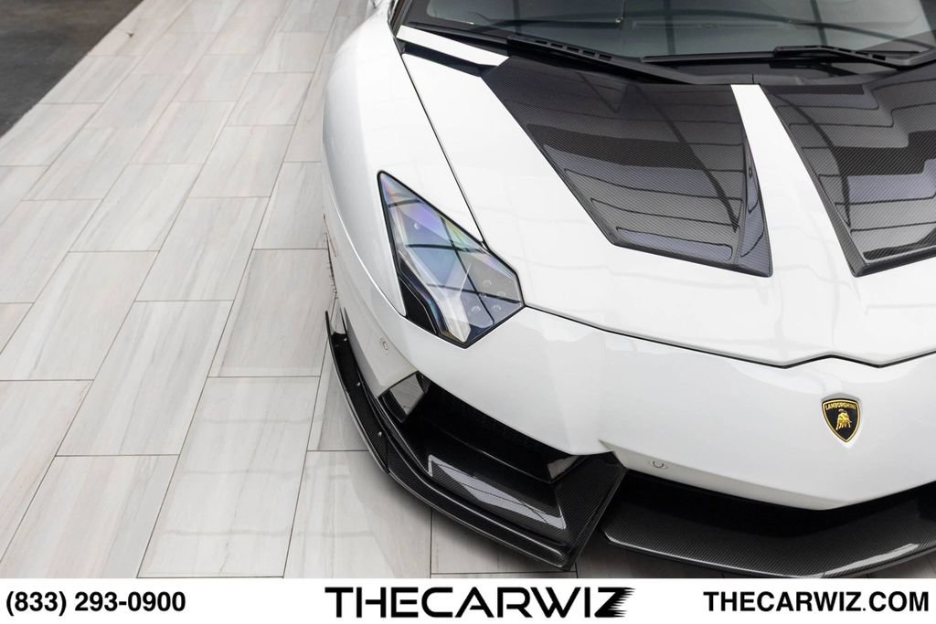 Used 2017 Lamborghini Aventador LP 700-4 AWD/4WD image 4