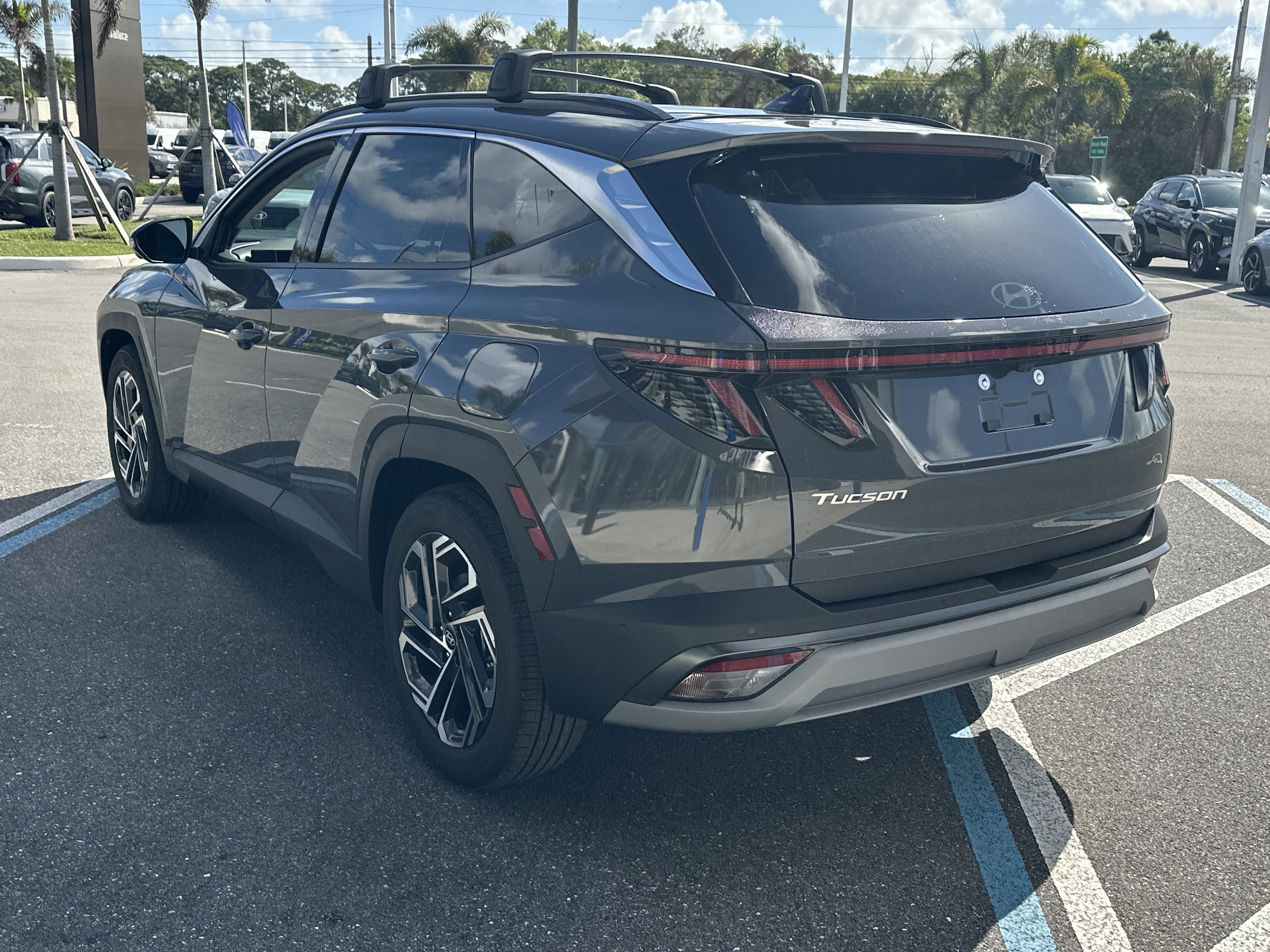 New 2026 Hyundai Tucson Limited FWD image 9
