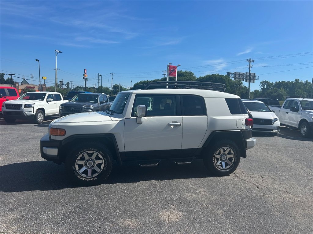 Used 2014 Toyota FJ Cruiser 2WD w/ Convenience Package image 2