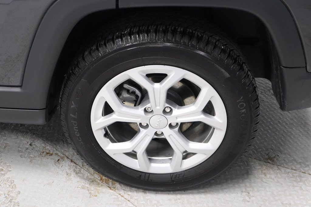 Used 2024 Jeep Compass Latitude image 18