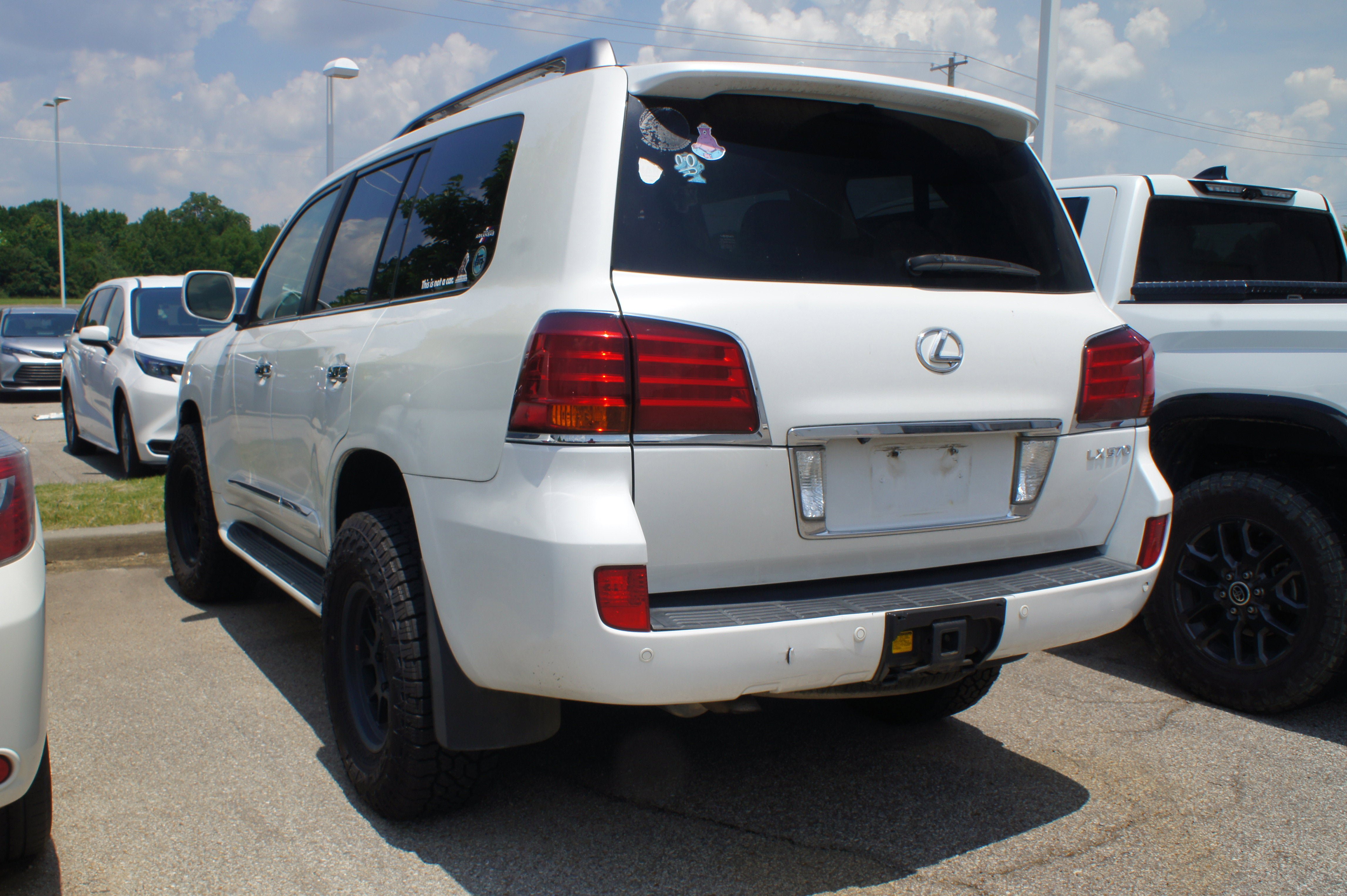 Used 2011 Lexus LX 570 4WD w/ Luxury Pkg image 5