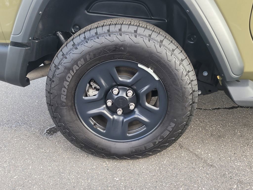 Used 2025 Jeep Wrangler Sport image 5