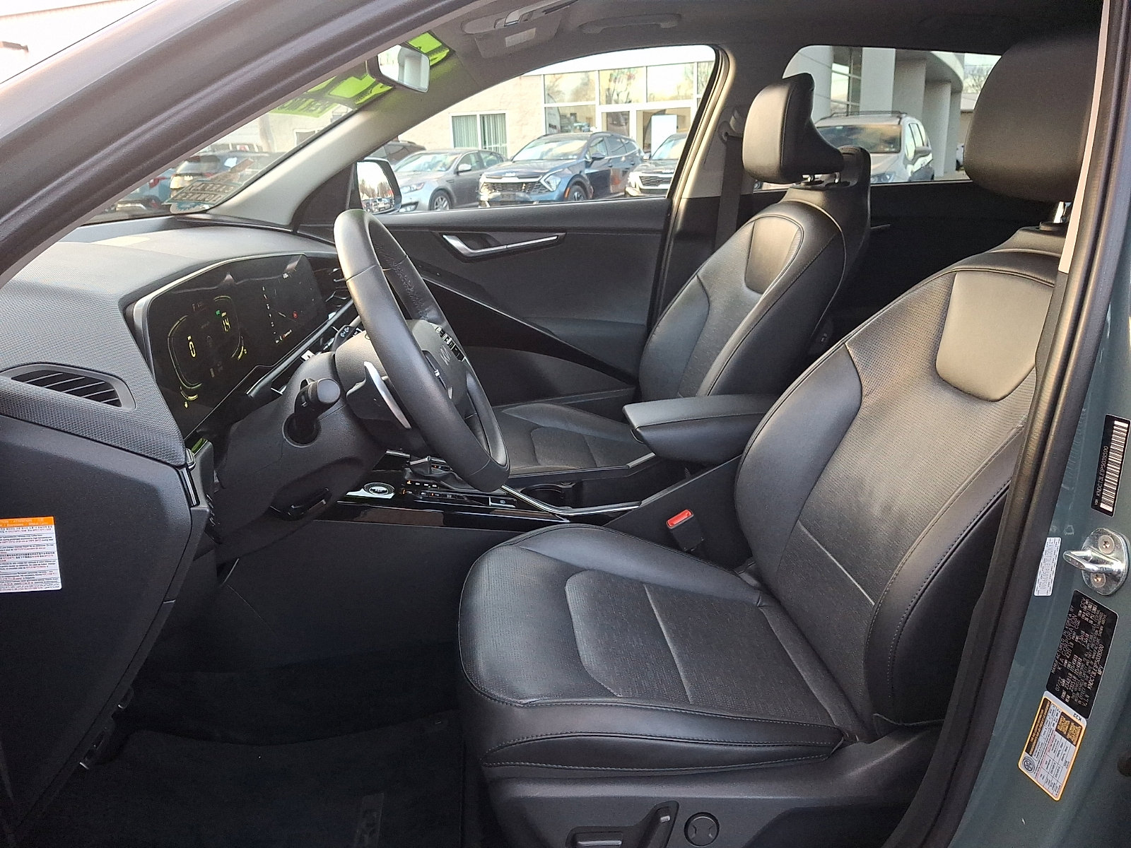 Certified 2023 Kia Niro SX Touring image 13