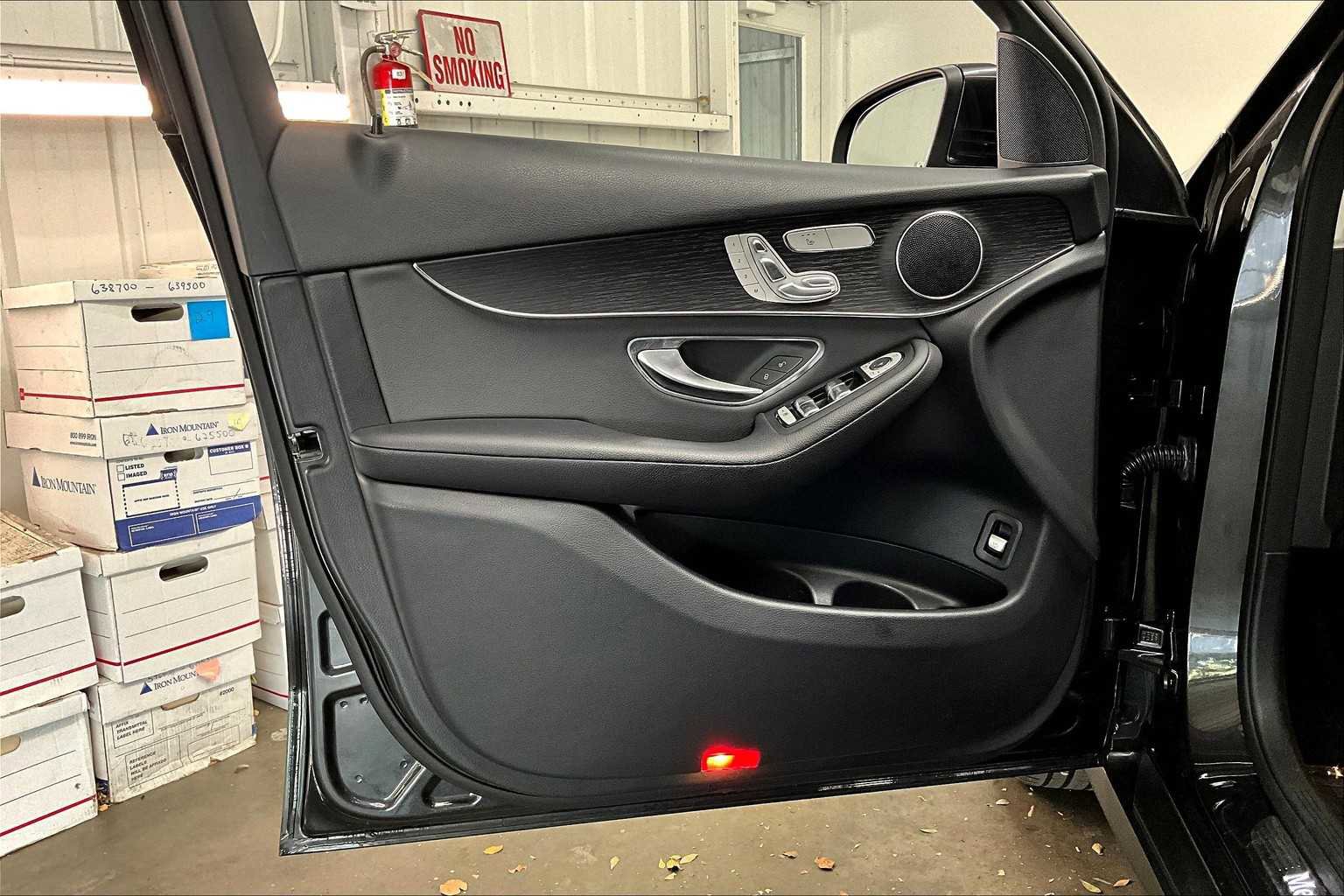 Used 2021 Mercedes-Benz GLC 300 4MATIC image 25