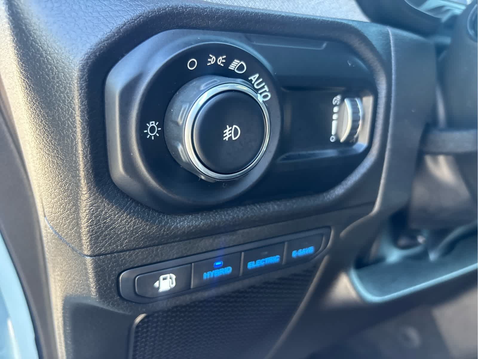 Used 2024 Jeep Wrangler Unlimited w/ Convenience Group AWD/4WD image 18