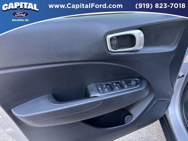 Used 2025 Hyundai Venue SEL FWD image 20