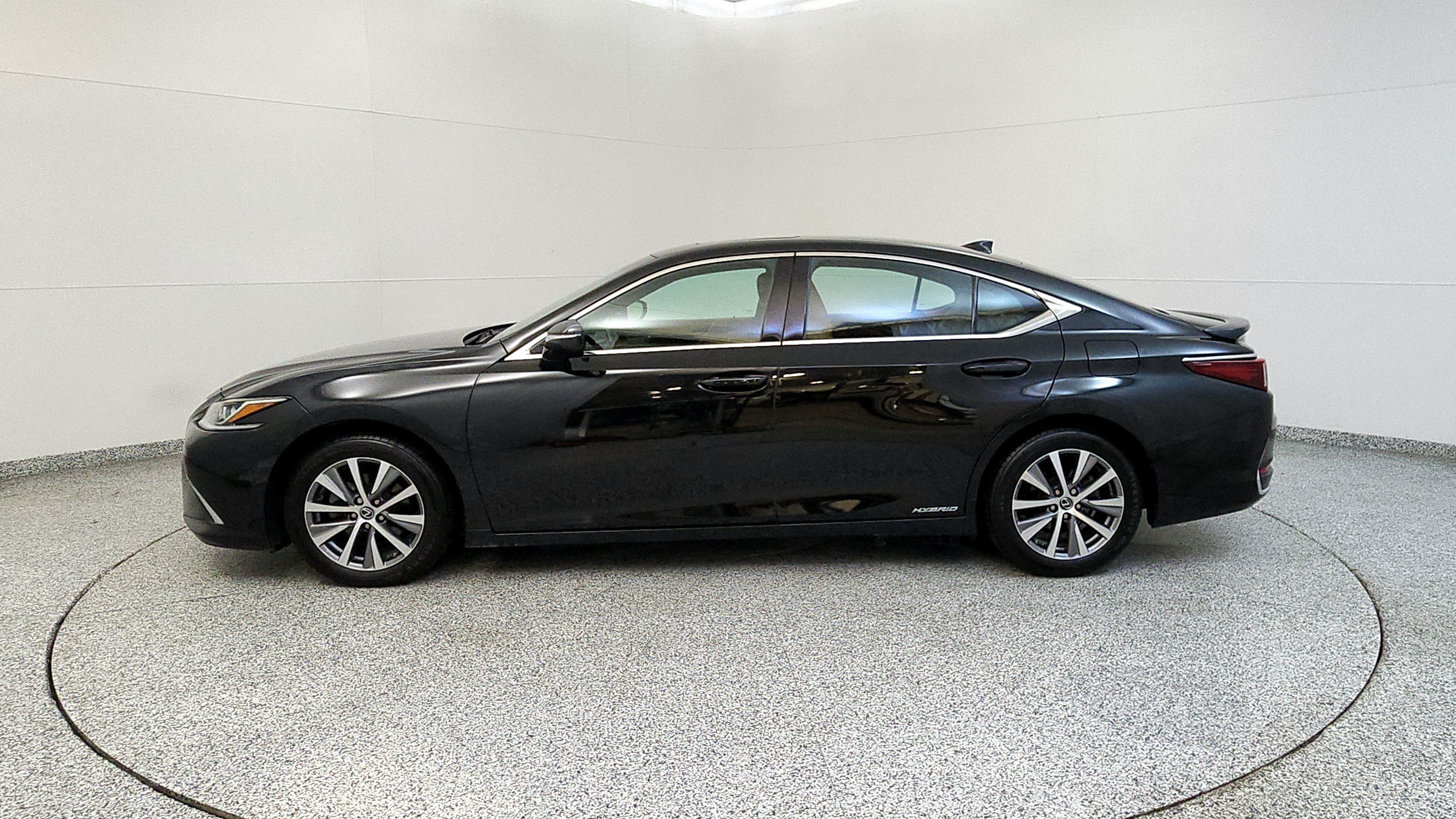 Used 2020 Lexus ES 300h w/ Premium Package FWD image 4