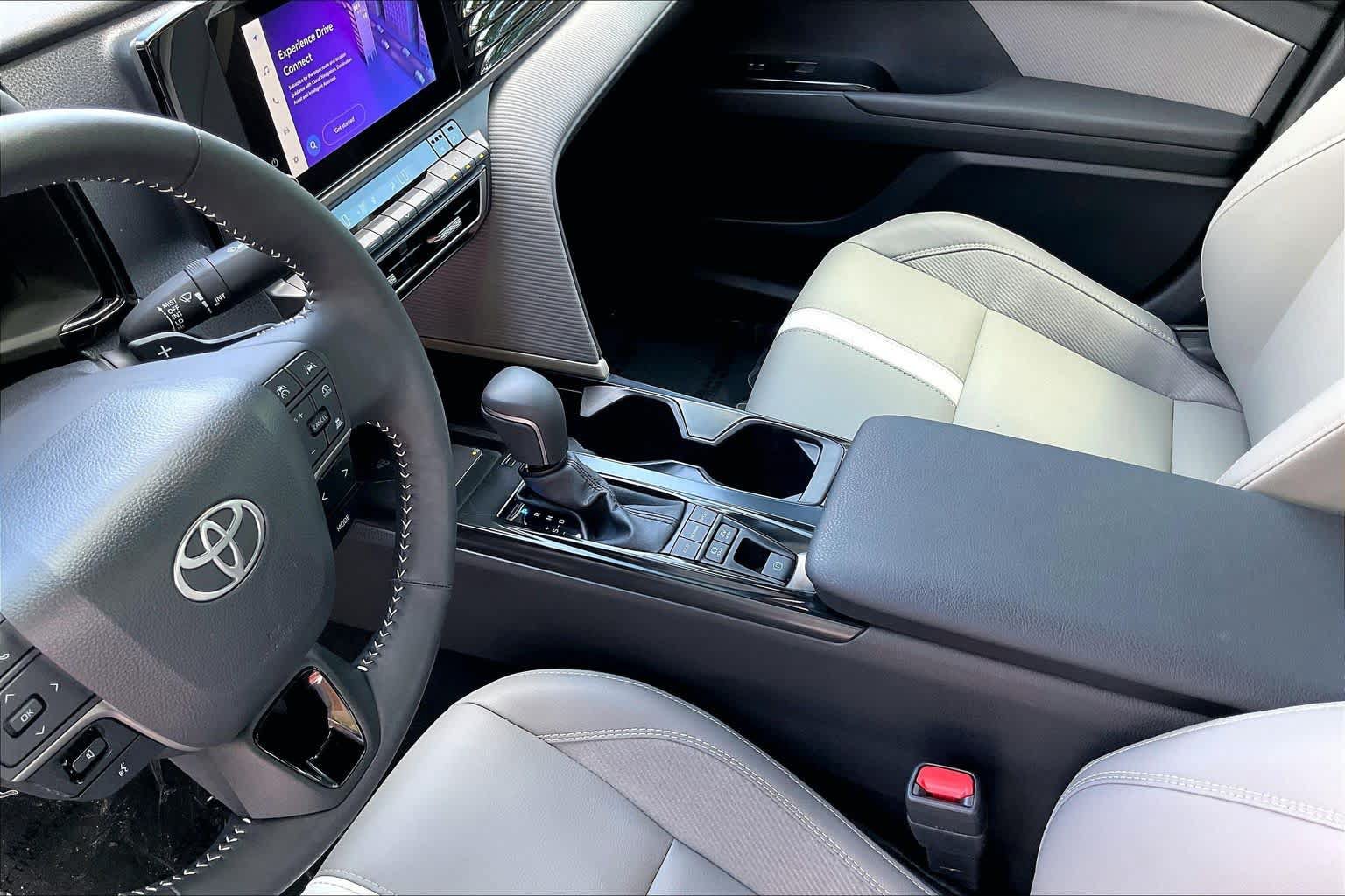 Used 2026 Toyota Camry SE w/ Convenience Package FWD image 17