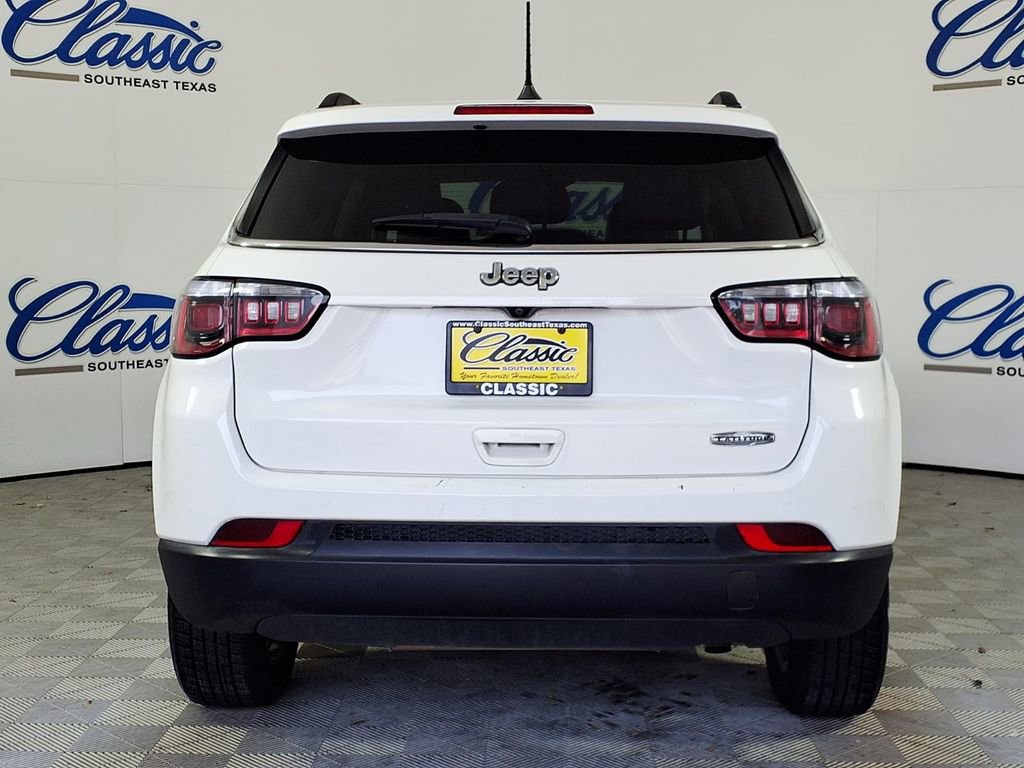 Used 2018 Jeep Compass Latitude w/ Popular Equipment Group FWD image 4