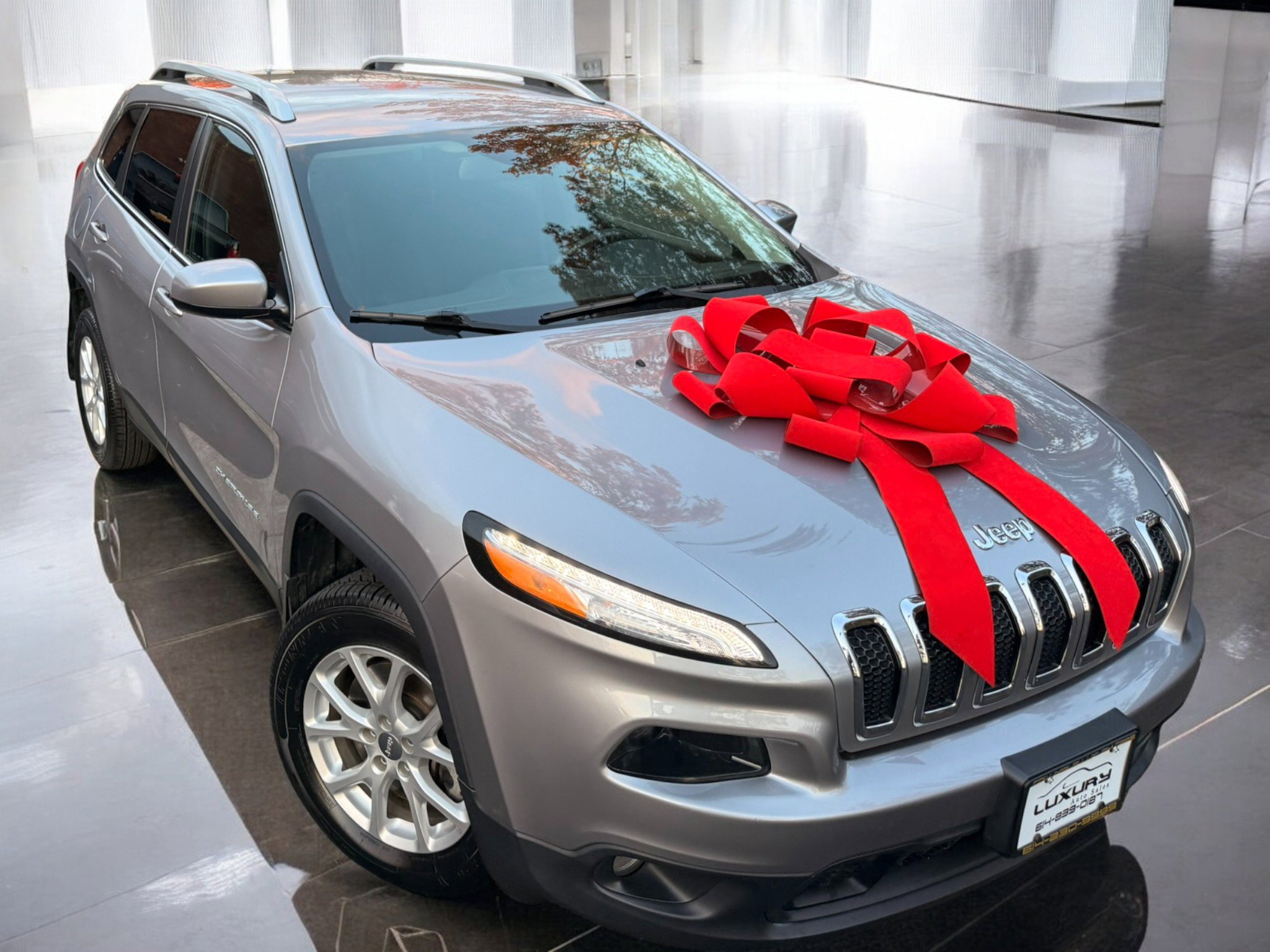 Used 2017 Jeep Cherokee Latitude w/ Cold Weather Group image 2