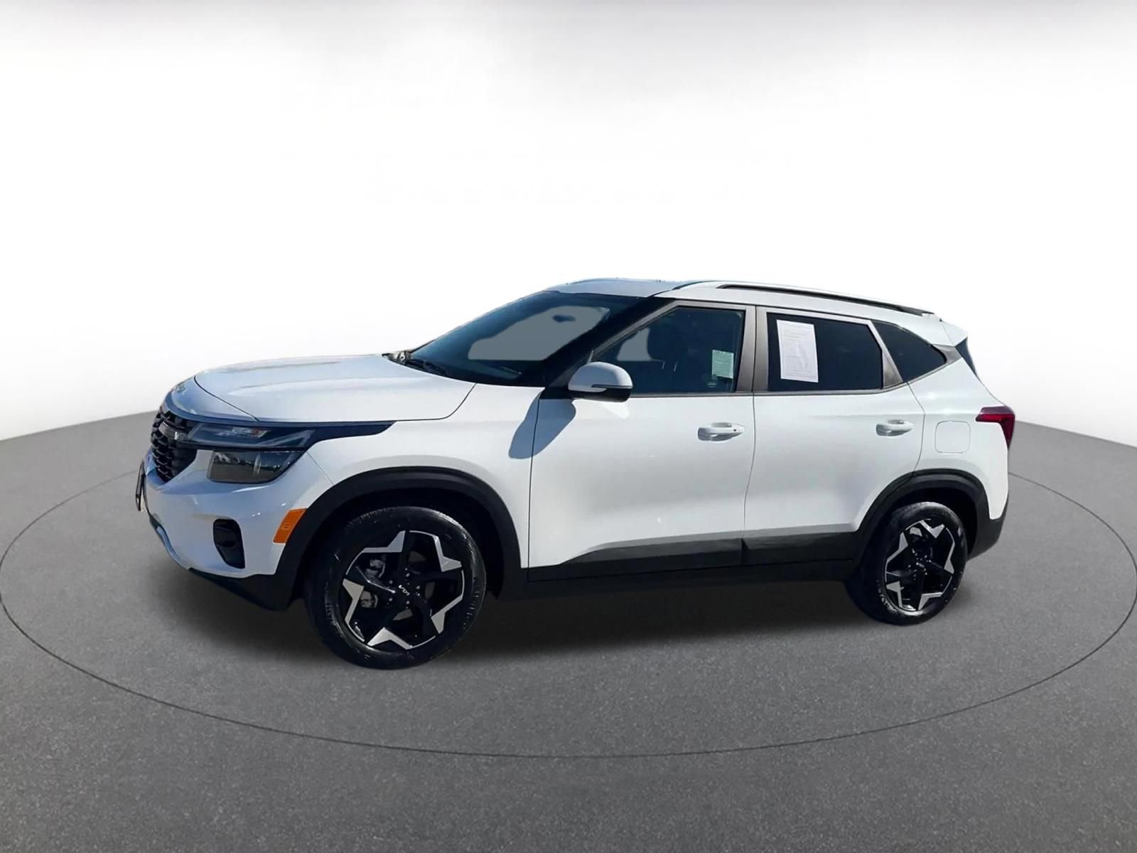 Used 2025 Kia Seltos S FWD image 8