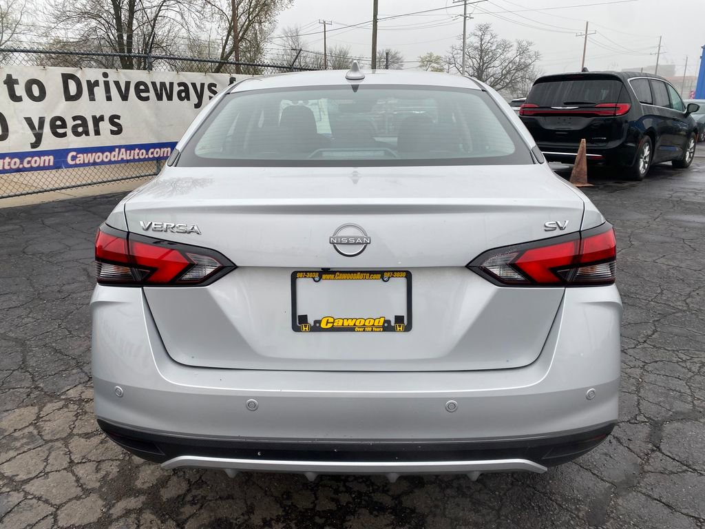 Used 2024 Nissan Versa SV w/ Electronics Package FWD image 3