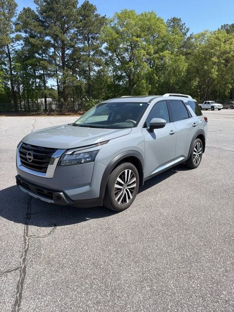Used 2025 Nissan Pathfinder Platinum image 1