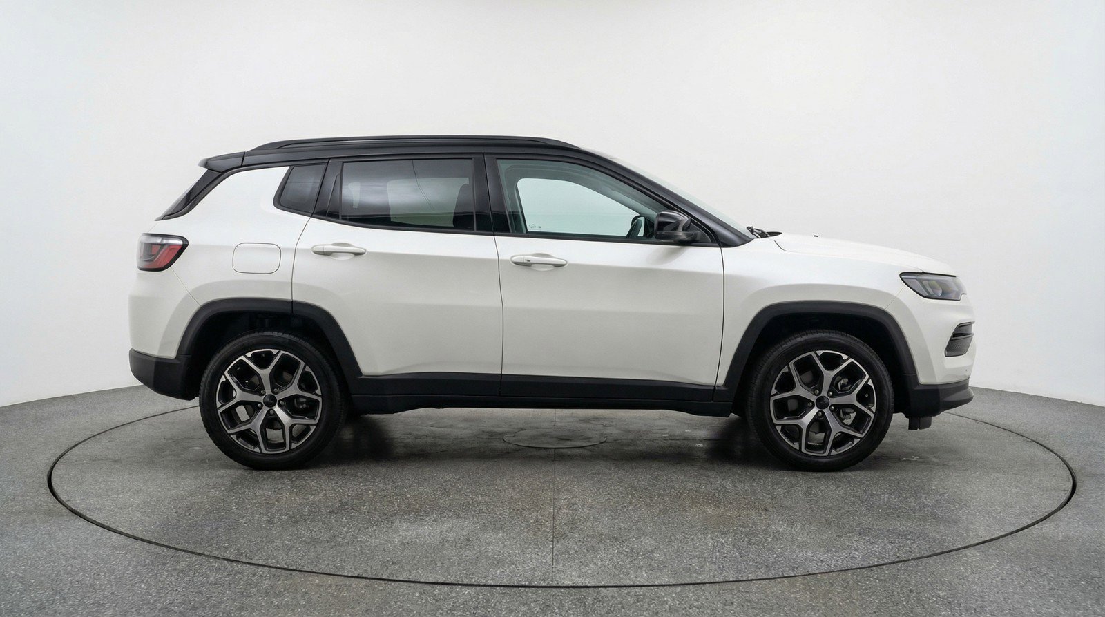 Used 2025 Jeep Compass Limited image 11