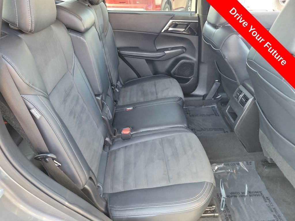 Used 2023 Mitsubishi Outlander SE FWD image 24
