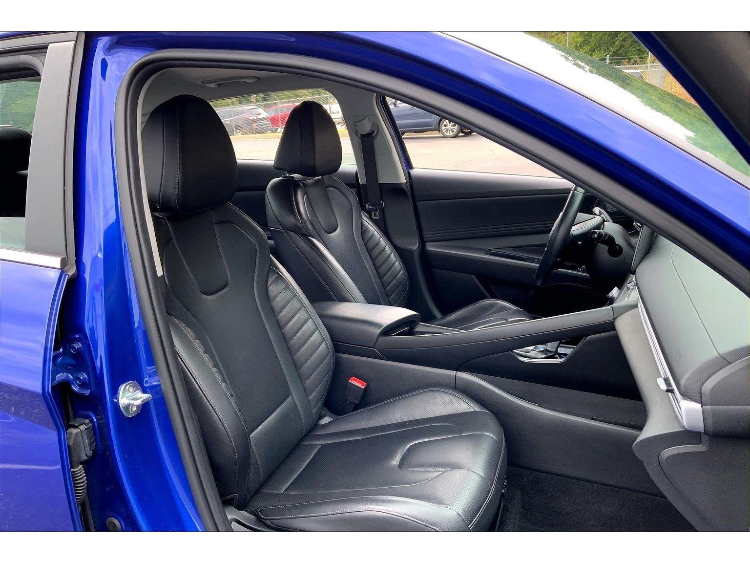 Used 2025 Hyundai Elantra Limited FWD image 7