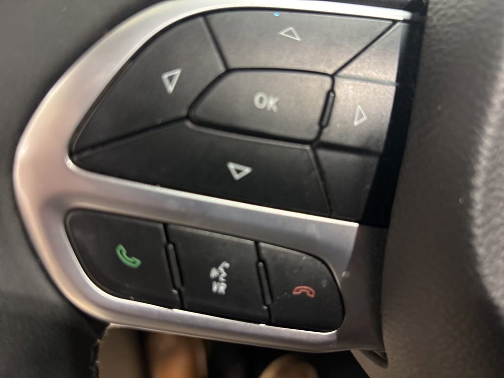 Used 2023 Chrysler Pacifica Touring-L image 20