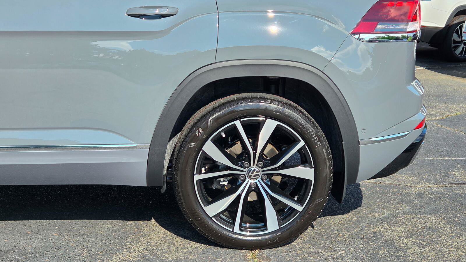 New 2026 Volkswagen Atlas Cross Sport SEL Premium R-Line AWD/4WD image 16