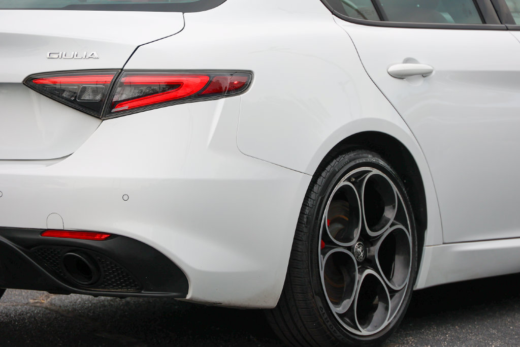 Used 2024 Alfa Romeo Giulia Veloce RWD image 31