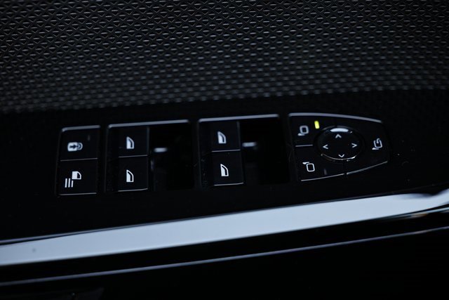 Used 2025 BMW 740i xDrive image 17