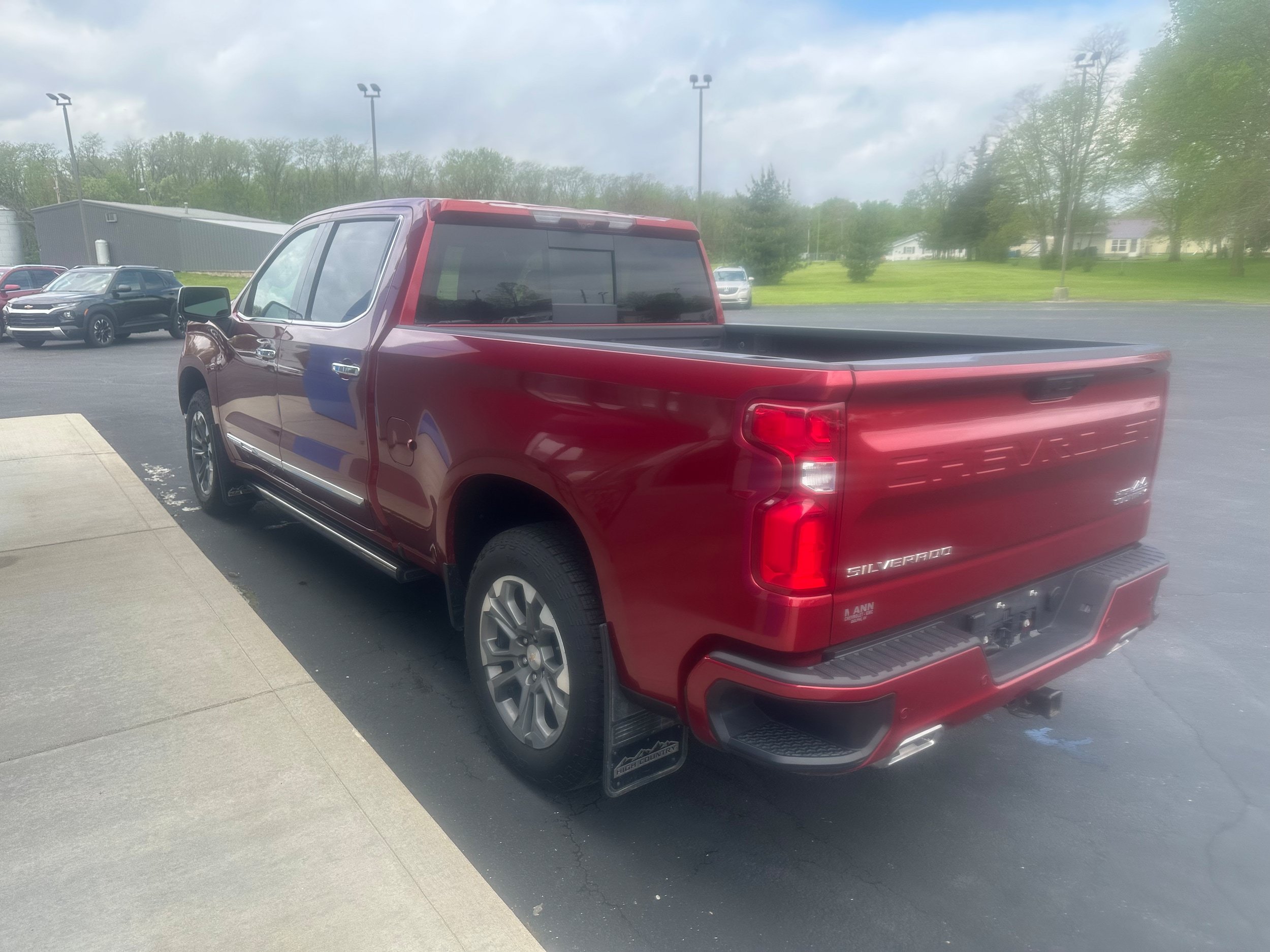 Used 2024 Chevrolet Silverado 1500 High Country w/ Technology Package AWD/4WD image 10