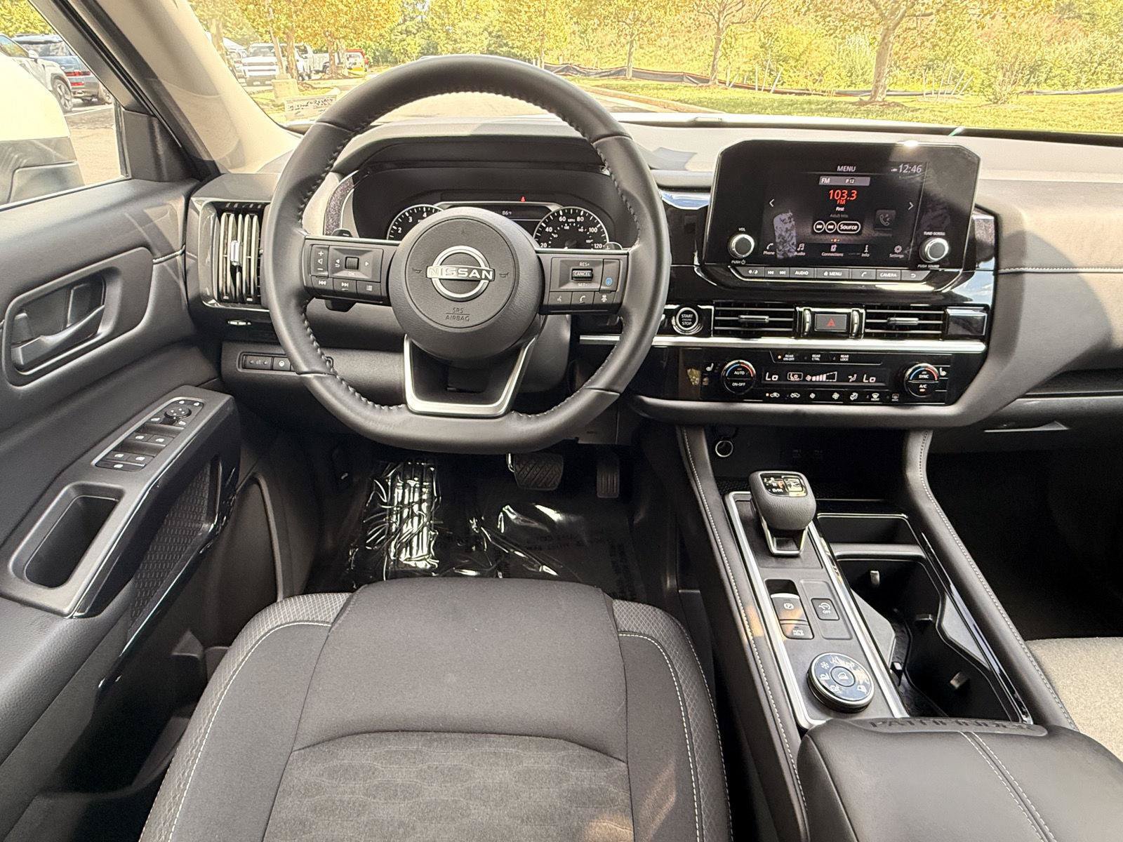 Used 2024 Nissan Pathfinder SV w/ SV Premium Package AWD/4WD image 25