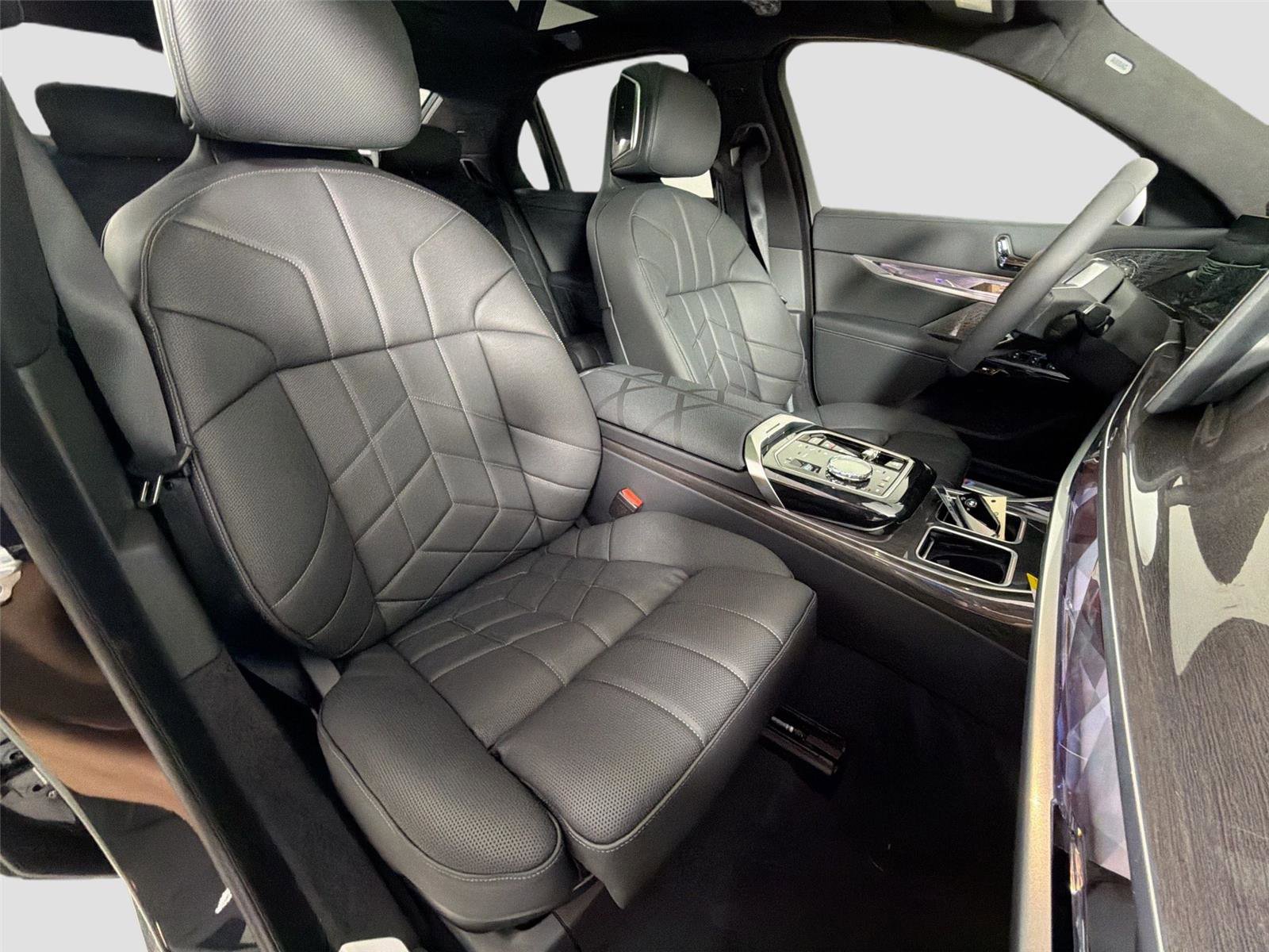 New 2026 BMW i7 xDrive60 AWD/4WD image 29