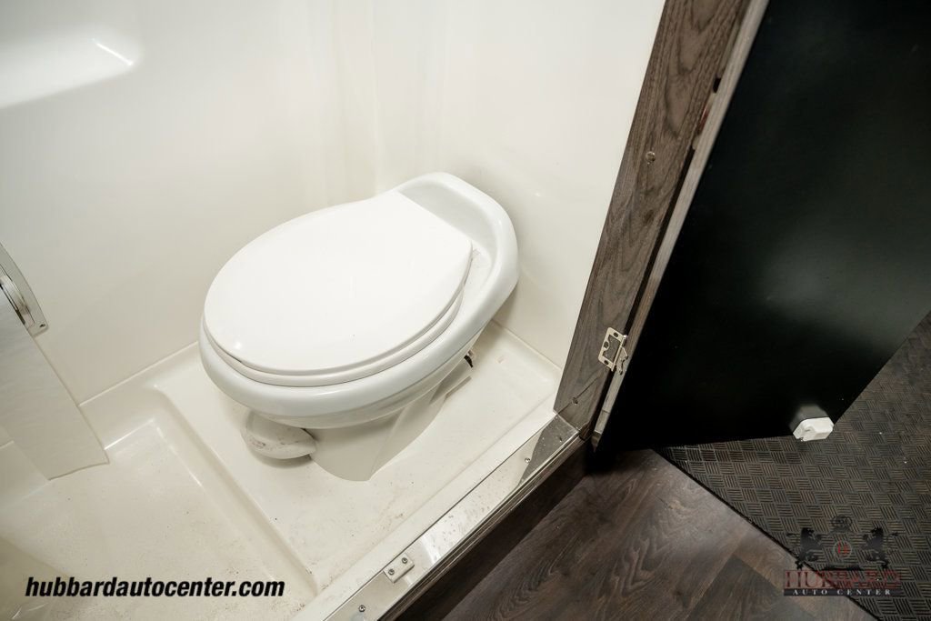 Used 2018 Mercedes-Benz Sprinter 3500 image 28