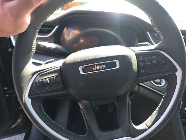Used 2024 Jeep Grand Cherokee Limited AWD/4WD image 15