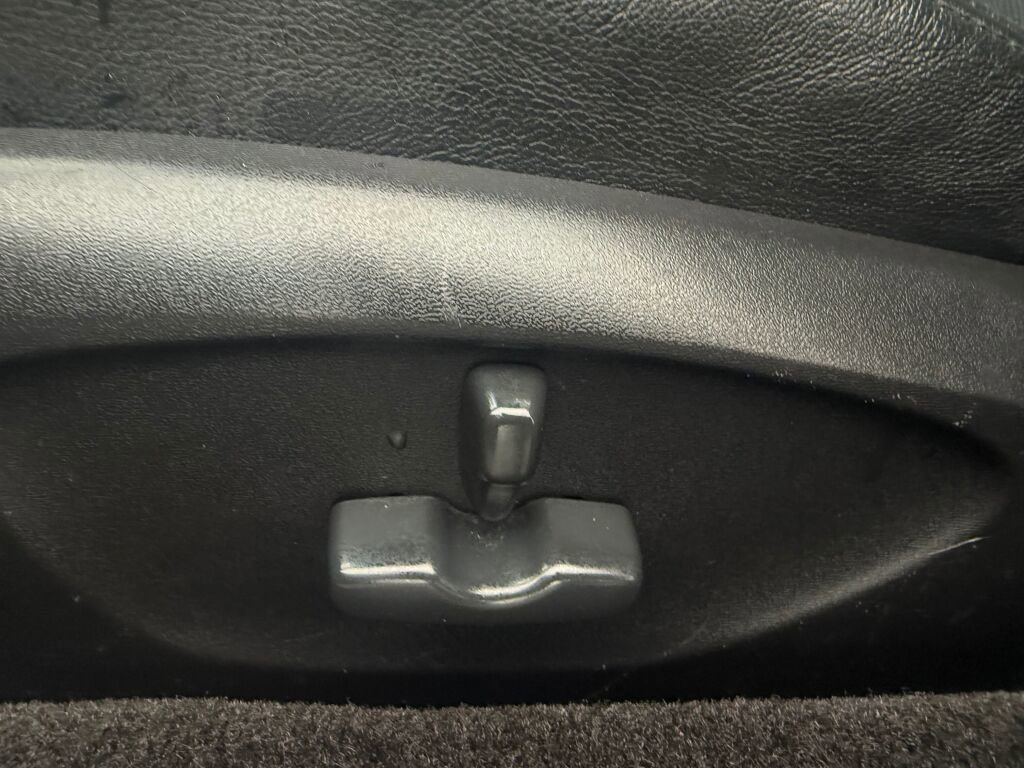 Used 2005 Subaru Outback 2.5XT Limited image 16