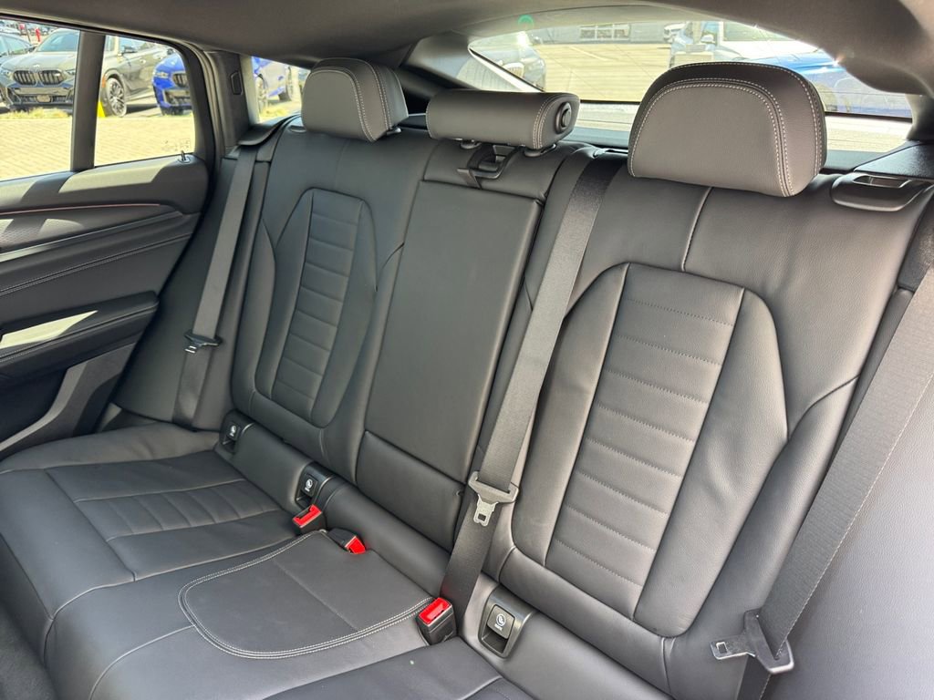 Used 2025 BMW X4 xDrive30i w/ Premium Package AWD/4WD image 23