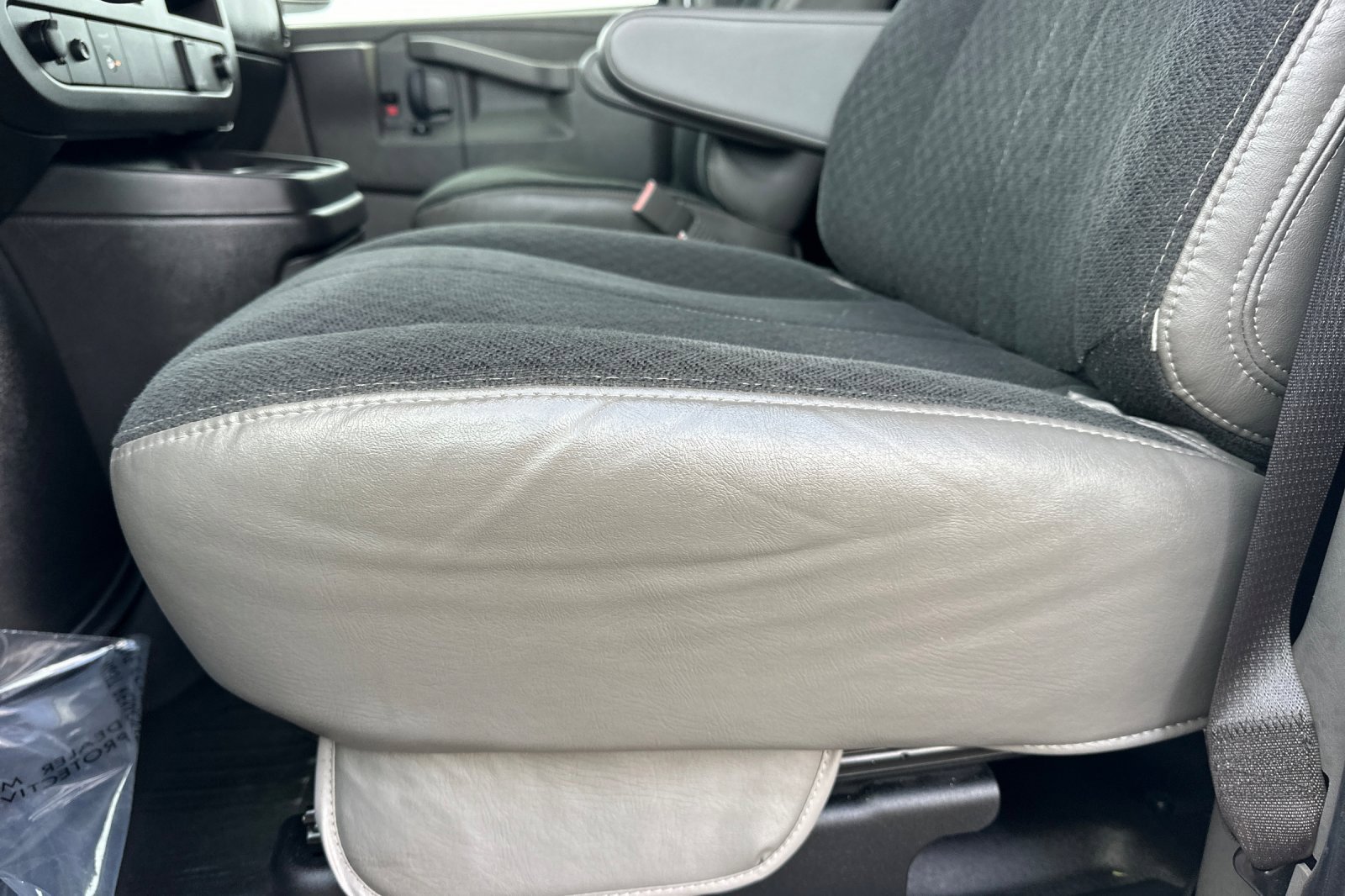 Used 2023 Chevrolet Express 2500 w/ Driver Convenience Package image 13