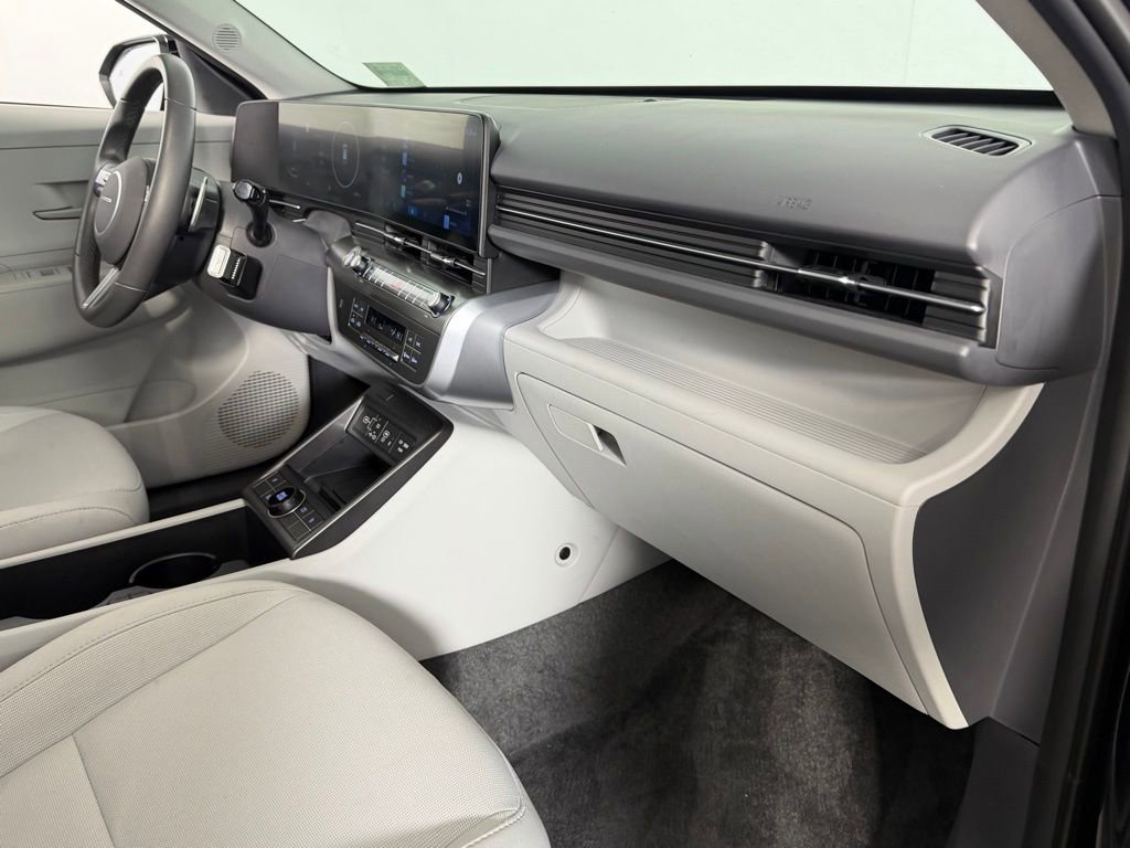 Used 2025 Hyundai Kona SEL image 30