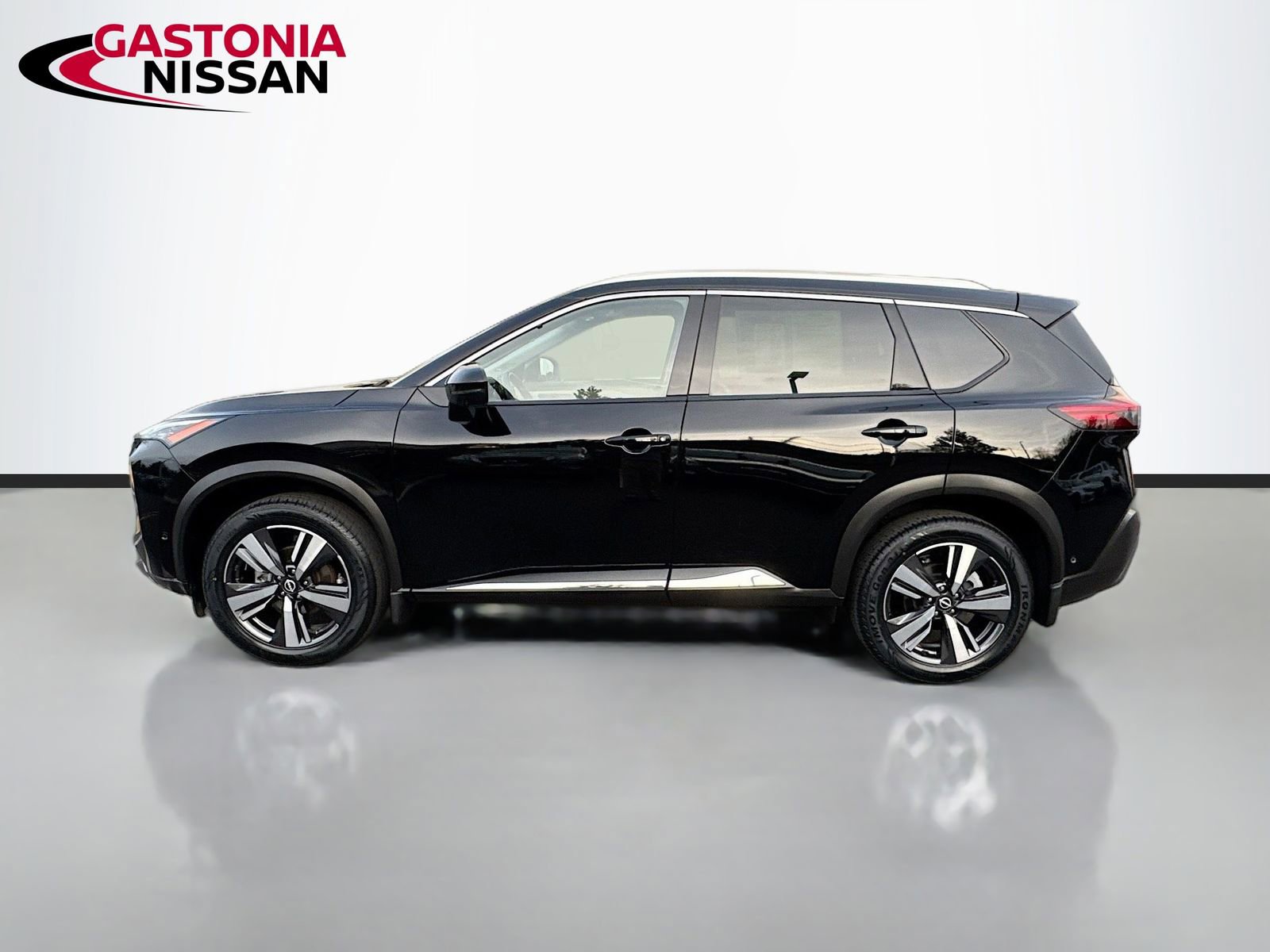 Used 2023 Nissan Rogue SL w/ SL Premium Package image 5
