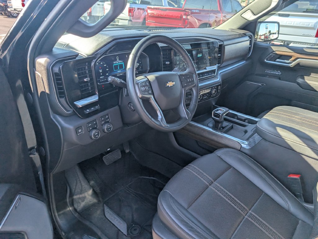 Used 2023 Chevrolet Silverado 1500 High Country w/ High Country Premium Package AWD/4WD image 17