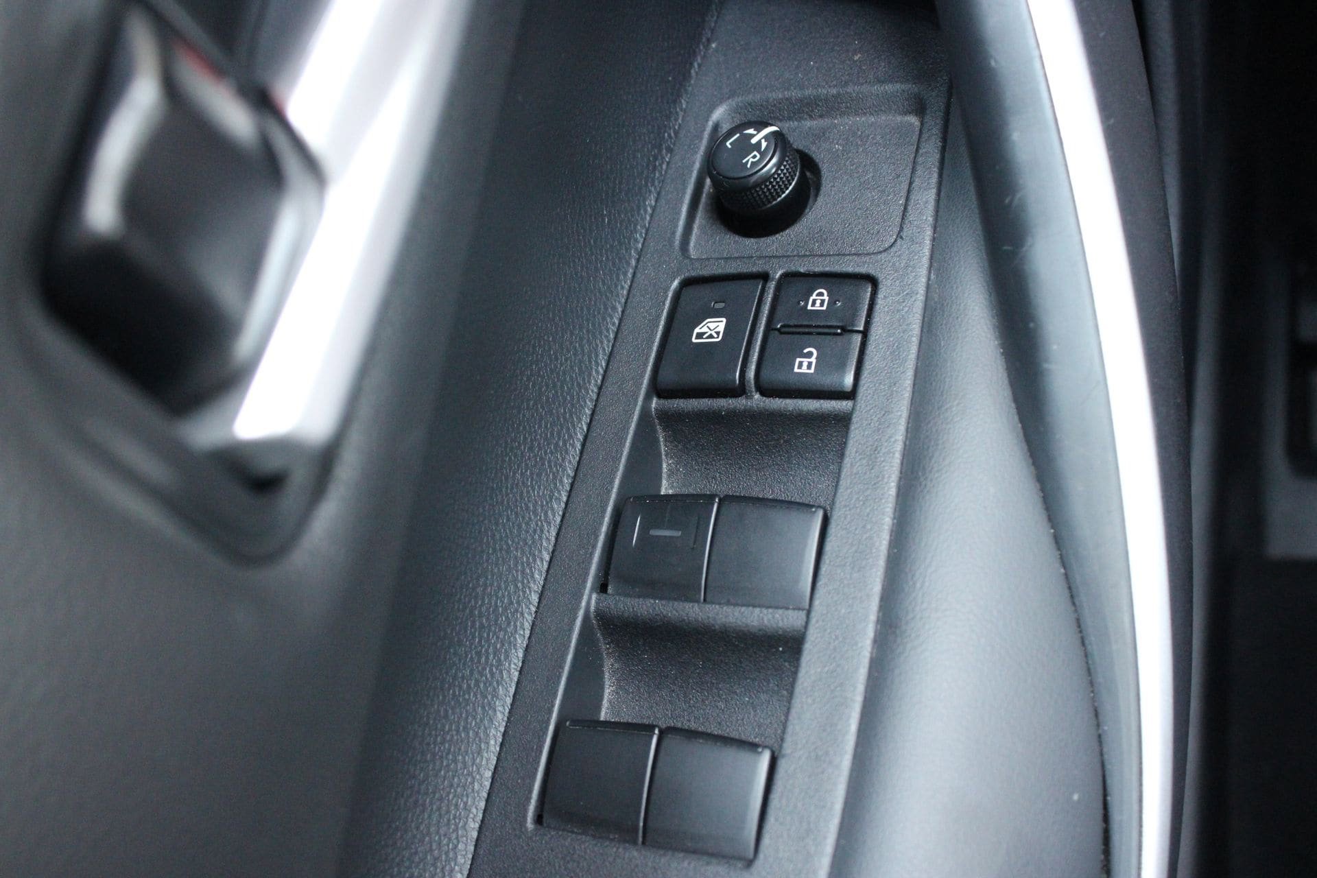 Used 2025 Toyota Corolla SE FWD image 21