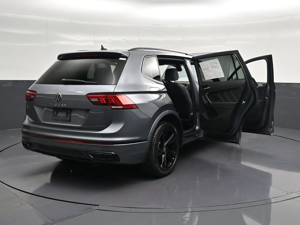 Used 2023 Volkswagen Tiguan SE R-Line FWD image 39