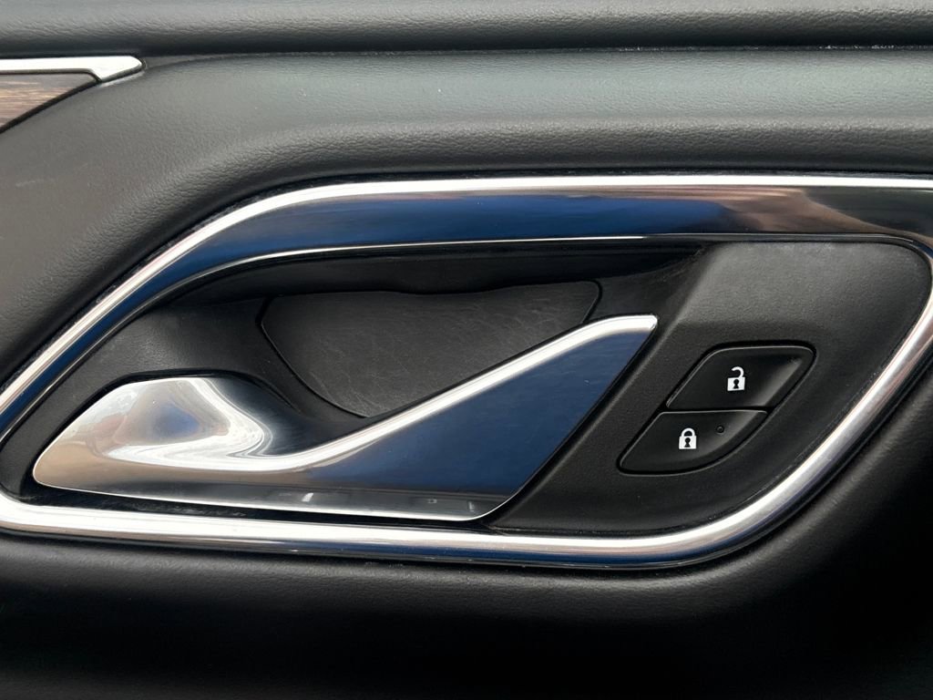 Used 2023 Chevrolet Suburban Premier image 8