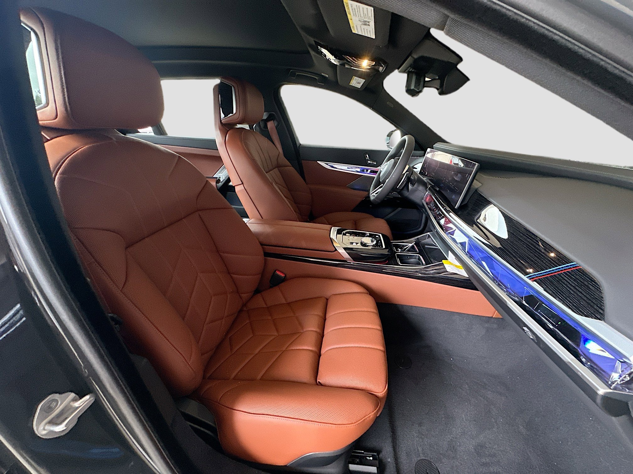 New 2026 BMW 750e xDrive w/ Premium Package image 24