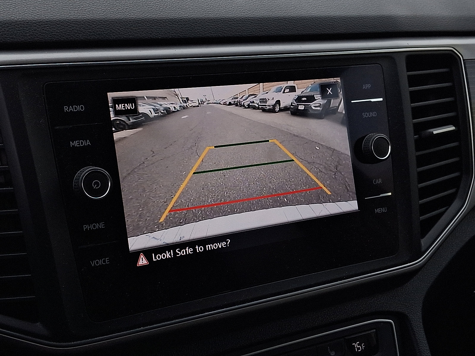 Used 2019 Volkswagen Atlas SE w/ Towing Package image 17