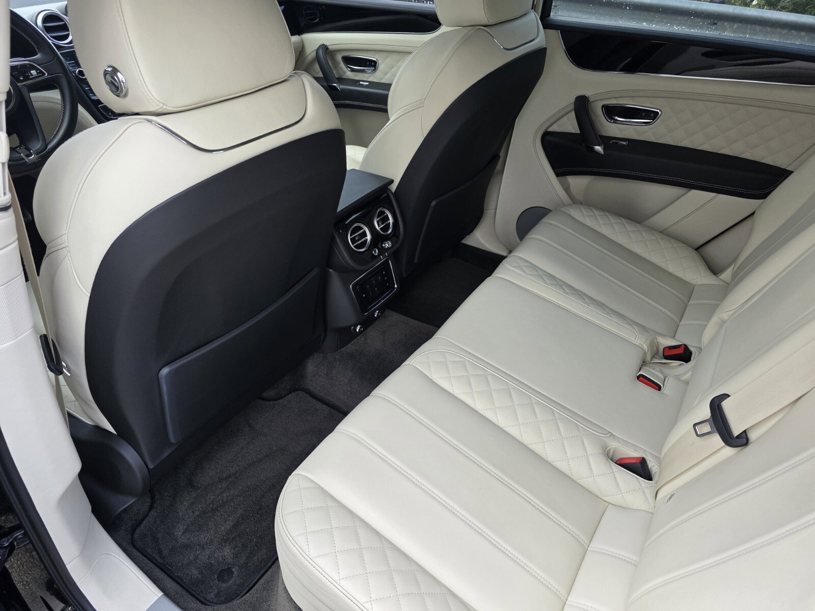 Used 2019 Bentley Bentayga image 15