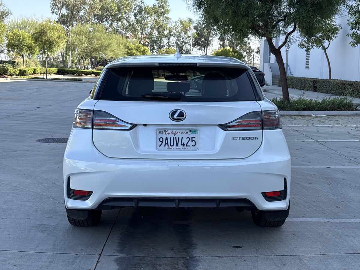 Used 2015 Lexus CT 200h FWD image 4