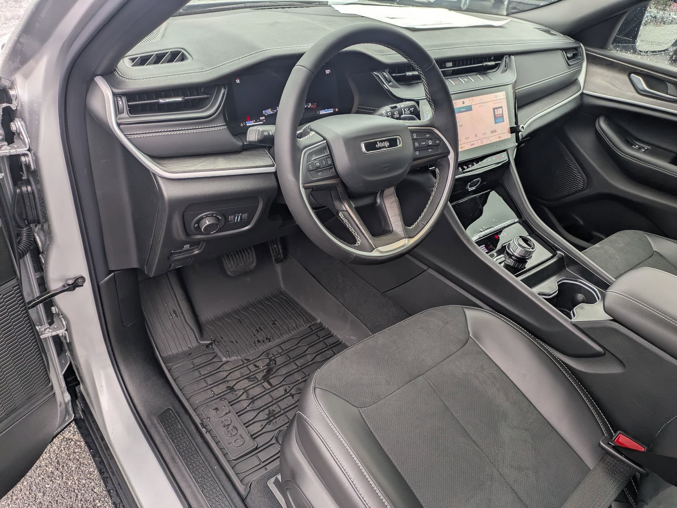 New 2026 Jeep Grand Cherokee Altitude AWD/4WD image 9