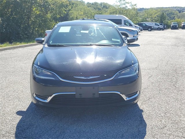 Used 2016 Chrysler 200 Limited w/ Convenience Group image 2