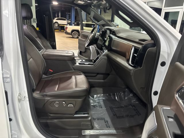 Used 2024 GMC Sierra 3500 Denali w/ Denali Reserve Package AWD/4WD image 38