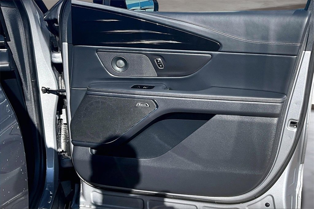 Used 2024 Lincoln Nautilus Reserve w/ Equipment Group 202A image 19