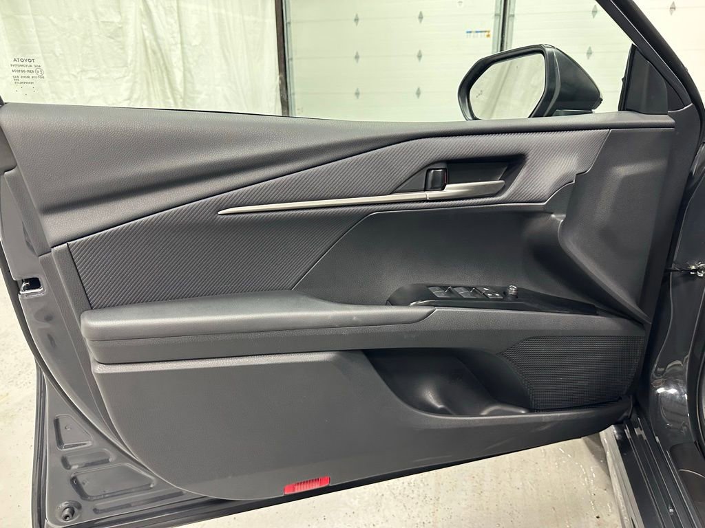 Used 2026 Toyota Camry SE image 8